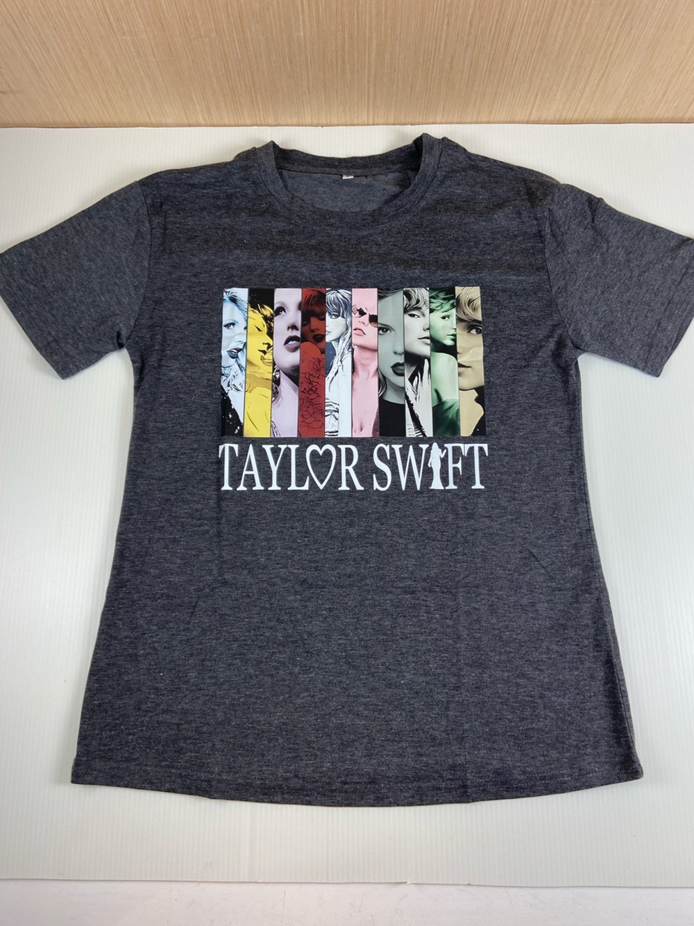 Taylor Swift Graphic Tee Gray Short Sleeve Shirt Size Small